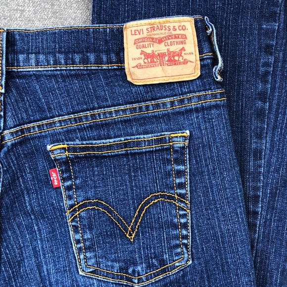 Like new! - LEVI’S 515 Boot Cut Denim Jeans w/Raw Edge Hemline - Picture 6 of 10